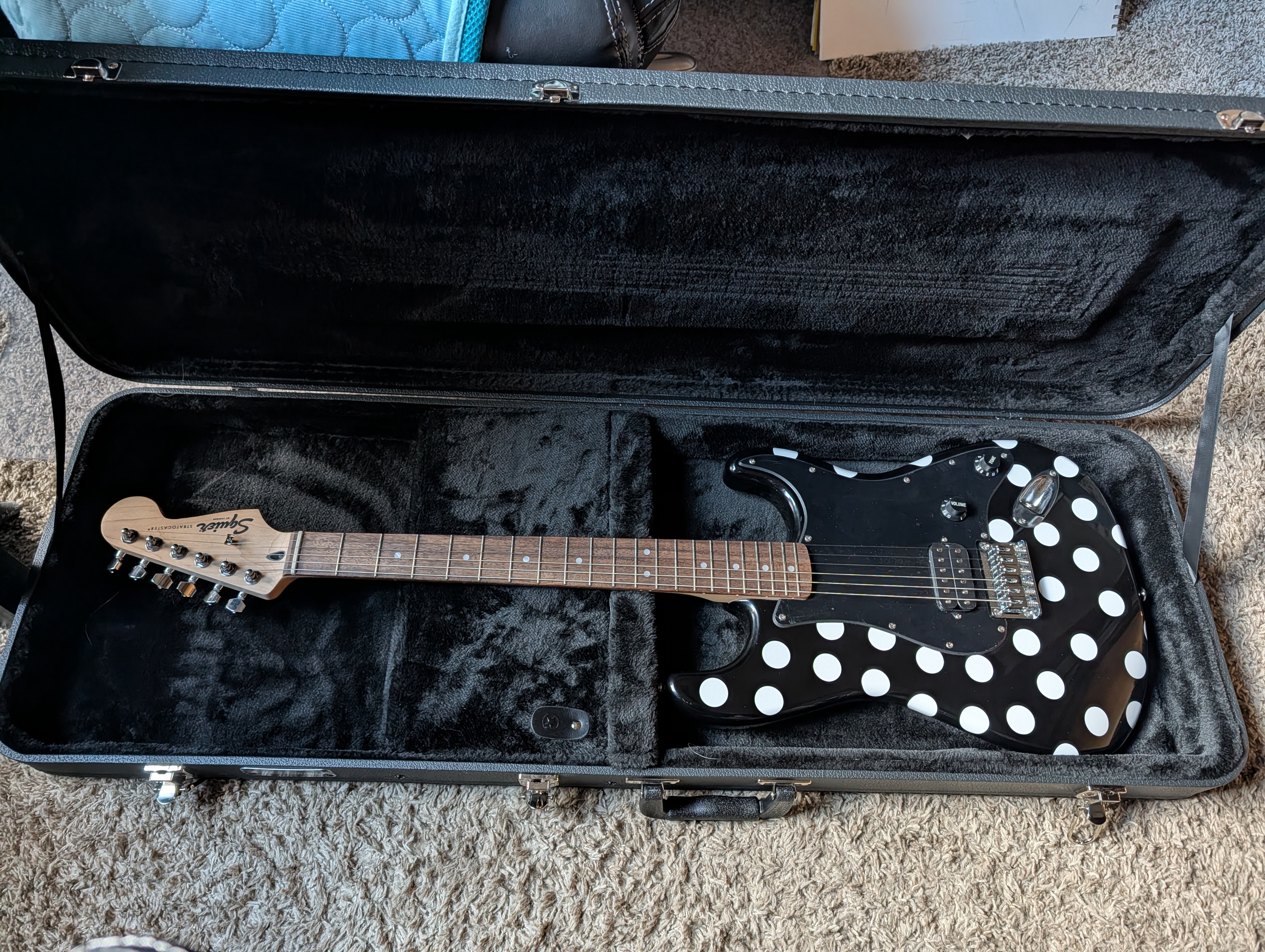 Black Squier Stratocaster with white polka dots, in true AdP spirit